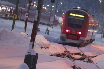 Schnee sorgt für Probleme: Teils Verspätungen und Zugausfälle!