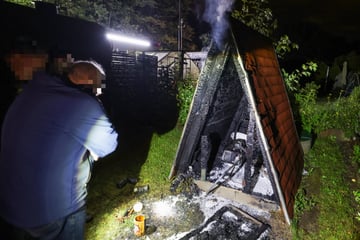 Feuerwehreinsatz in Gartenanlage: Gerätehaus abgebrannt