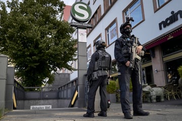 Wie sicher sind die Polizei-Schutzwesten? Tausende versagen bei Schusstest!