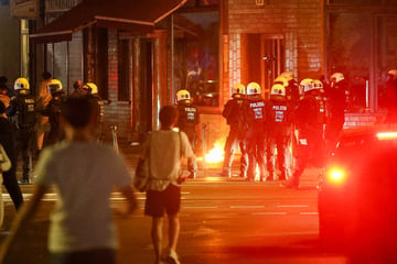 Ausschreitungen nach Viertelfinal-Aus: Fans greifen Polizisten an, drei Beamte verletzt