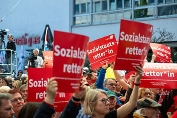 Tag der Arbeit in Sachsen-Anhalt: Tausende Menschen demonstrieren und feiern