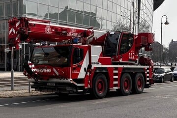 Berlin: Auto stürzt in Berlin-Charlottenburg aus Parkhaus in die Tiefe