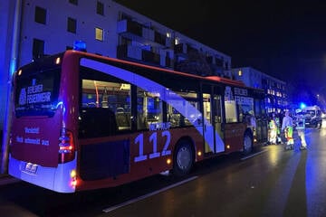 Berlin: Wohnungsbrand in Altglienicke: Feuerwehr rettet fünf Menschen