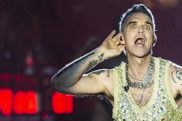 Köln: Kölner feiern im Club: Plötzlich steht Robbie Williams auf der Bühne!