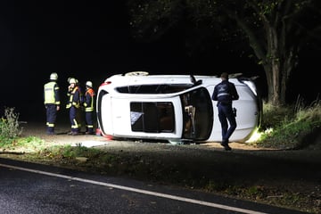 Mann versucht sich Kontrolle zu entziehen: Verfolgungsfahrt auf A3 endet in schwerem Unfall