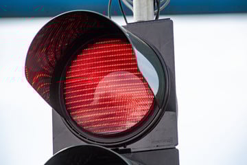 82-Jähriger fährt in Marzahn über Rot und erfasst Mutter mit Kleinkind