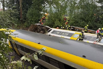 Tote bei Zugunglück: Wie lange dauert die Bergung der entgleisten Waggons?