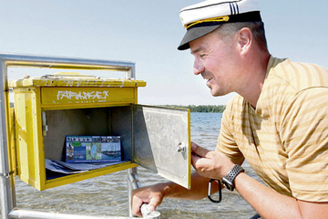 Leipzig: Briefkasten steht mitten im Cospudener See: Auf dieser Insel geht die Post ab