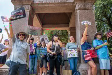 Supreme Court pauses block on new Texas voting districts