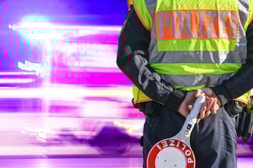 Unfall A7: Audi kracht in Lastwagen-Heck: A7-Sperrung, ein Verletzter