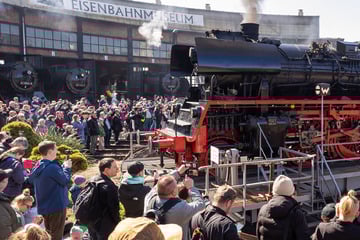 Dresden: Jede Menge Dampf: Dresdner Loktreffen lockt Besucher zu den Gleisen
