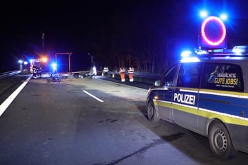 Unfall A13: Nichts geht mehr! Laster kippt um, A13 nahe Dresden voll gesperrt