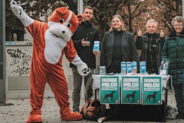Stuttgart: PETA verteilt am Wochenende "Hundemilch" in Stuttgart