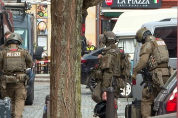 SEK-Einsatz in Hotel: Person verschanzt sich in Zimmer und droht mit Selbstverletzung