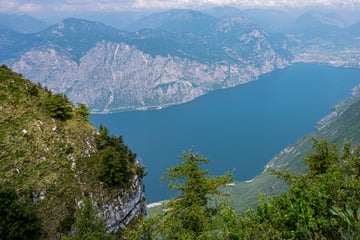 Tödlicher Gleitschirm-Absturz am Gardasee: Deutscher verliert Kontrolle und stirbt