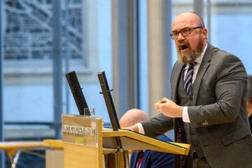 Antrag abgelehnt: AfD-Antrag zu "Stolz-Pass" stößt auf große Kritik