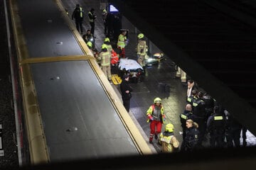 Schock-Szenen an Warschauer Straße: S-Bahn erfasst Flaschensammler