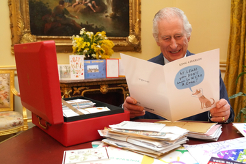 Krebskranker König Charles schmunzelt über Genesungswünsche: So viel Post hat er bekommen!
