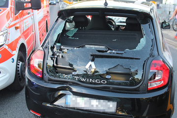 Heftiger Auffahrunfall: 21-jährige Renault-Fahrerin schwer verletzt!