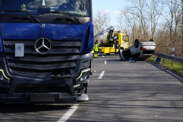 VW gerät auf Gegenspur: Zwei Schwerverletzte bei Unfall auf der B6