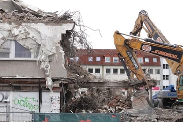 Mann bei Abrissarbeiten lebensgefährlich verletzt: War es Fremdverschulden?
