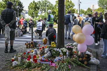 Von Rentner (84) auf Zebrastreifen tot gerast: Mahnwache für Jungen (†2)