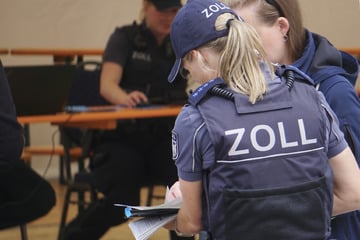 Dresden: Zoll-Razzia in Dresden: Einsatzkräfte durchsuchen Geschäftsräume von Baufirmen!