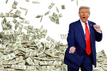 Trump is reportedly swimming in money as wealthy donors line up to pay tribute