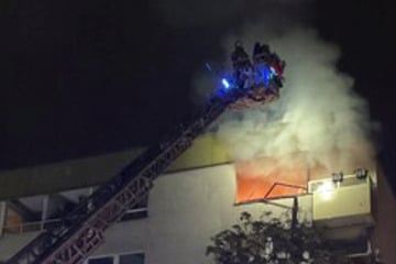 Berlin: Feuer bricht mitten in der Nacht in Seniorenhaus aus: Viele Menschen verletzt