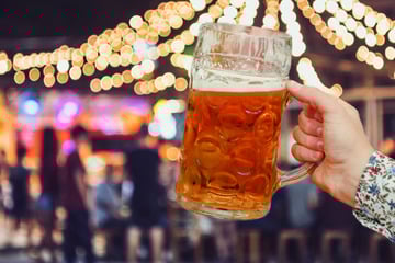 Maßkrug-Angriff auf Weihnachtsmarkt: Mann schwer verletzt