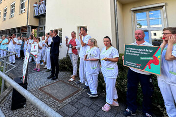 Dresden: Trillerpfeifen-Protest für bessere Kliniken: "Es ist 5 vor 12"