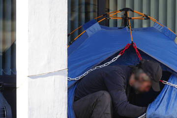 Berlin: Widerlicher Brandanschlag: Zelt mit Obdachlosen angezündet