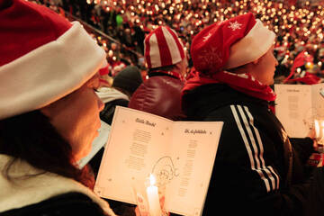 Trällern gegen Krisen-Frust: Fast 30.000 Union-Fans beim traditionellen Weihnachtssingen