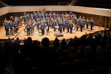 Leipzig: Bundeswehr-Orchester spielt für Kinder in Not - und Ihr könnt ein Stück Heimat verschenken