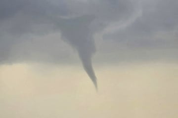 Tornado-Warnung in NRW: Miese Wetteraussichten am Feiertag