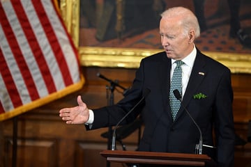 Biden seeks to "claw back" bank executives' bonuses in wake of SVB collapse