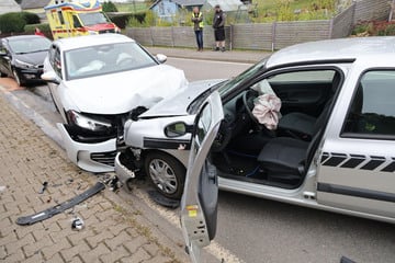 Crash in Chemnitz: Renault kracht mit VW zusammen