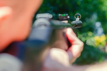 Schüsse auf Geschäft in Ebersbach: Polizei sucht Zeugen