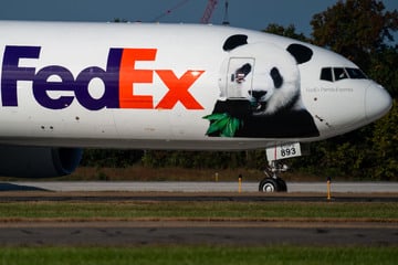 Giant pandas arrive in DC aboard "Panda Express" plane from China