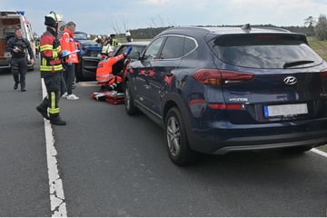 Frau überholt trotz Verbot: Drei Menschen verletzt