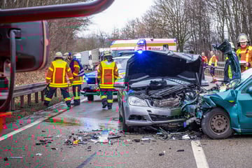 Frontalcrash bei Aalen: Drei teils schwer Verletzte und Vollsperrung