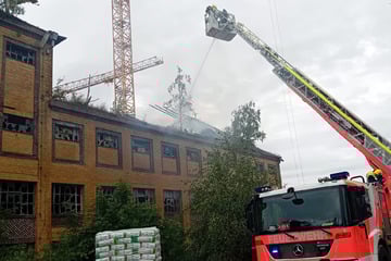Leipzig: Feuerwehreinsatz im Nordwesten Leipzigs: Alte Sterni-Brauerei in Brand
