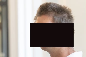 Kinder-Sexpuppen extra "ohne Öffnungen" bestellt: Maler sucht vor Gericht nach Ausreden