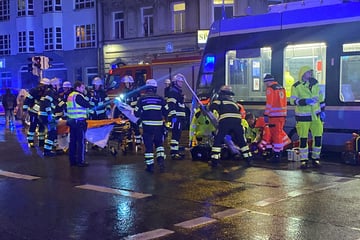 Schrecklicher Unfall in München: Tram erfasst Fußgänger bei Hackerbrücke!