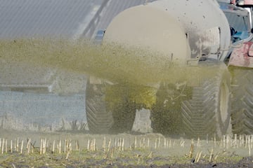 Oh, Sh*t! 20.000 Liter Gülle auf Straße ausgelaufen