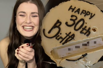 Frau überrascht Freund mit Geschenk in Kuchen: Der Inhalt lässt alle sprachlos zurück