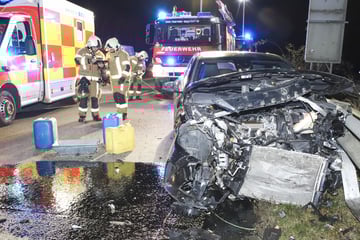 Unfall A23: Autoreifen platzt auf A23: Zwei weitere Fahrzeuge können nicht mehr rechtzeitig reagieren