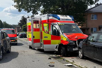Schlimmer Unfall im Einsatz: Rettungssanitäterin in Lebensgefahr