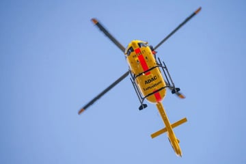 Missglücktes Überholmanöver: 19-Jähriger aus Transporter geschleudert und schwer verletzt