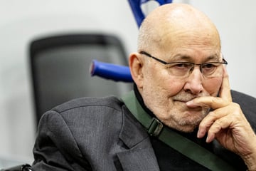 Schwer erkrankt: Prozess gegen Holocaust-Leugner und NPD-Anwalt eingestellt